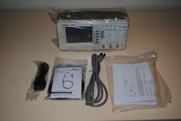 Rigol DS1052E oscilloscope & accessories