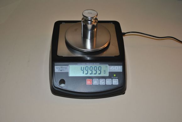 Calibration weight on scale